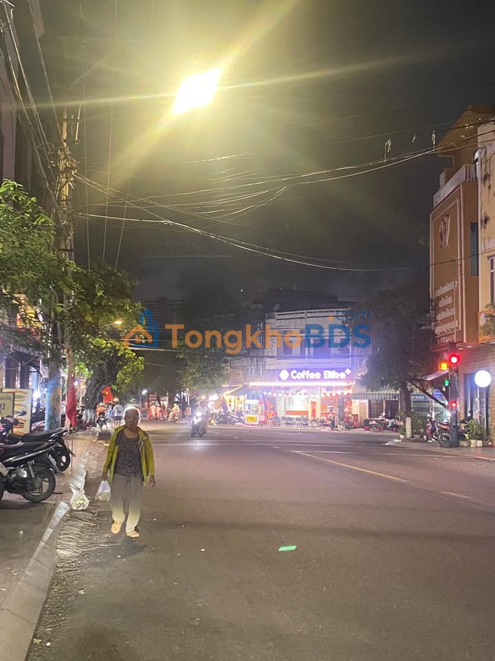 Nhà mặt tiền Nguyễn Huệ Quy Nhơn 6 triệu - Thích hợp KD