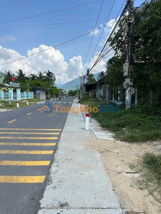Đất Vàng Góc Đường Trục Chính Xuân Trang, Khánh Hòa - 1850m² Giá Tốt