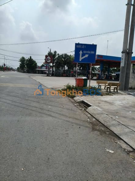 Nhà Mái Thái Ngay Cổng KCN Hòa Bình, Long An - 100m² Giá 1.6 Tỷ