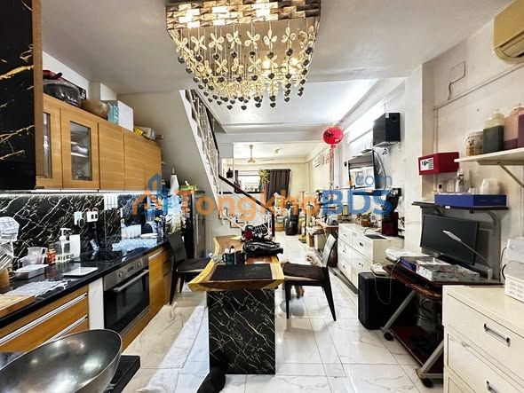 Nhà riêng Q1 Võ Văn Kiệt 46m² 9.9 tỷ - Ô tô vào tận nhà