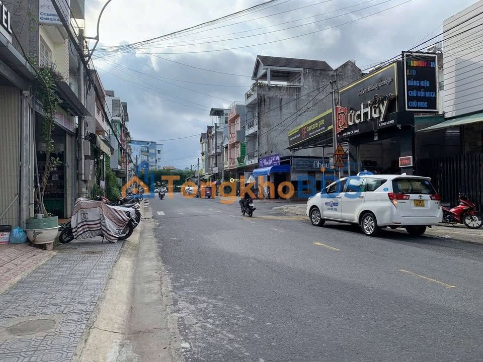 Nhà phố Lý Nam Đế Đà Lạt 81m² 18 tỷ - Mặt tiền kinh doanh