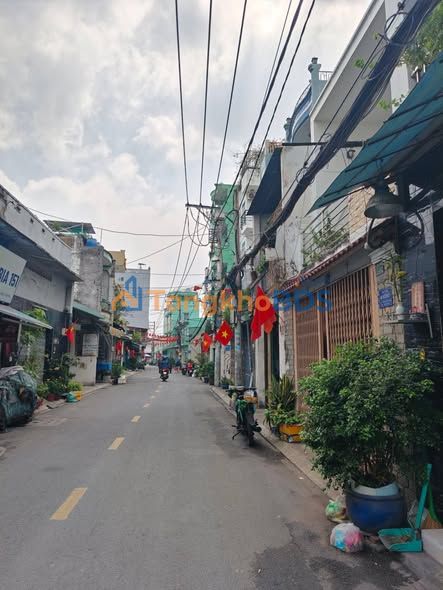 Nhà hẻm xe tải Lũy Bán Bích Tân Phú 200m² 2 tỷ - Mặt tiền kinh doanh