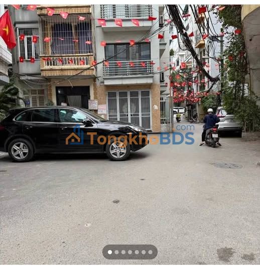 Tòa căn hộ 9 tầng Lạc Long Quân, Tây Hồ - Dòng tiền 200 triệu/tháng, view Hồ Tây