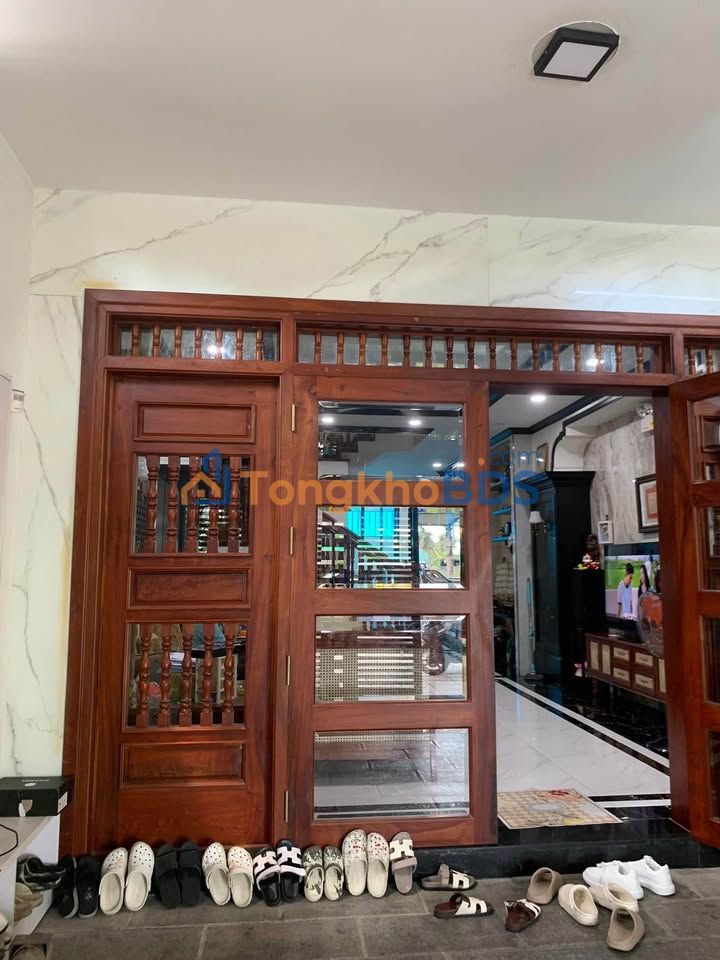 Nhà 3 tầng Vĩnh Thái 100m² 11,3 tỷ - Full nội thất