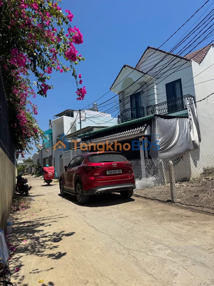 Nhà Vĩnh Hiệp Nha Trang 90m² 4.05 tỷ - Ô tô vào nhà