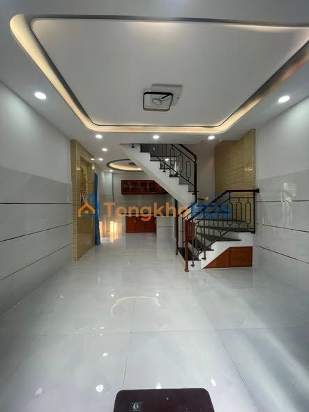 Nhà Ngay Ngã Tư 4 Xã, Bình Tân - 32m², 2PN, Sổ Hồng Sẵn Sàng