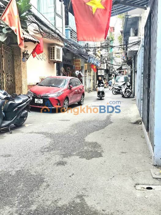 Nhà riêng Nhân Chính 40m² 6.4 tỷ - Ô tô vào nhà