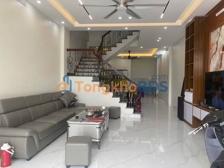 Nhà 3 Tầng Phố Phú Sơn 80m² - 4PN Khép Kín - Gần Trường Sơn Ca