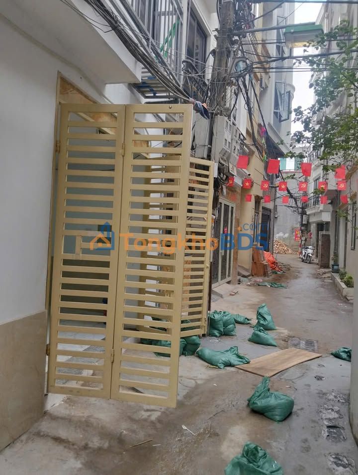 Nhà riêng Cầu Giấy 57m2 15,7 tỷ - Full nội thất ô tô đỗ