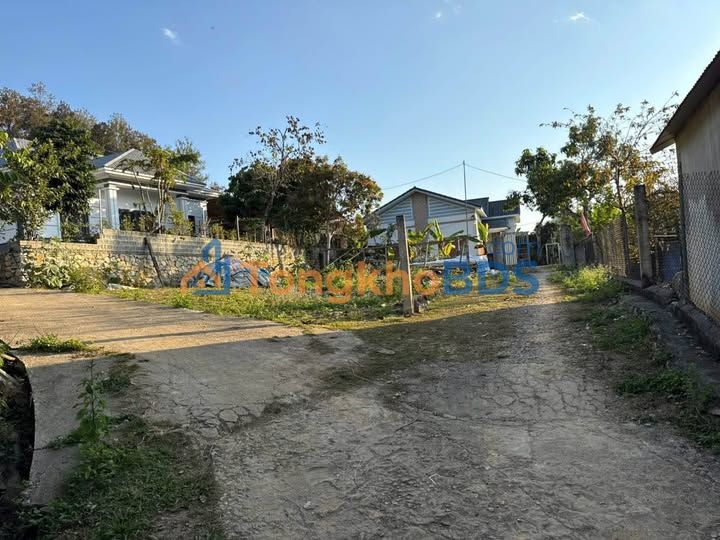 Đất nền Sơn La 222m² (100m² thổ cư) - 2 mặt tiền, gần trường học