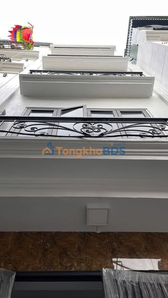 Nhà Ngũ Hiệp 44m² Thang Máy - Giá Hơn 6 Tỷ - Gần Ô Tô