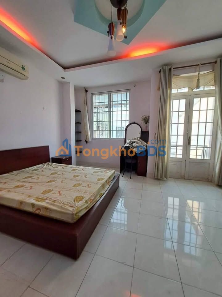 Cho thuê nhà Nhà Bè full nội thất, 3PN, 10 triệu/tháng