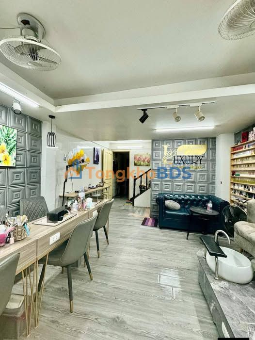 Nhà Trần Quốc Vượng Cầu Giấy 60m² 18.8 tỷ - Ô tô vào