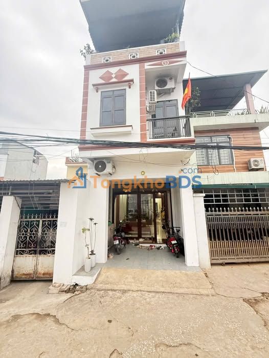 Nhà 3 Tầng Bờ Ao Sư Phạm 80m² (3.x Tỷ) - Full Nội Thất, Sẵn Sàng Vào Ở Ngay!