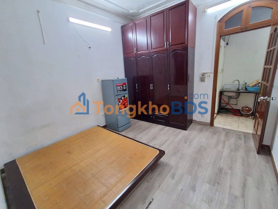 Cho thuê phòng full nội thất mặt phố Đội Nhân, ô tô vào nhà - 3.7 triệu/tháng