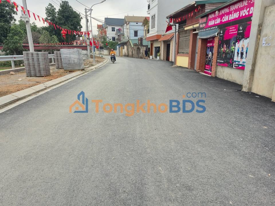 Nhà riêng Chúc Sơn 32m2 giá 4 tỷ - Ô tô vào tận nhà