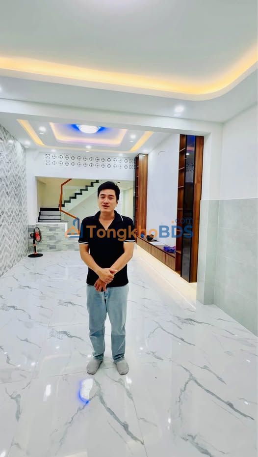 Nhà Chính Chủ Kế Chợ Chiều Quận 11 - 68m² 3 Tầng BTCT - 4PN - Sẵn Sàng Ở Ngay