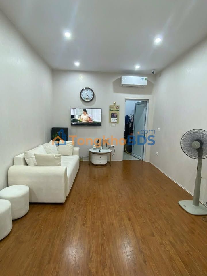 Bán Căn Hộ Tập Thể Lò Đúc 50m² - Sổ Đỏ Chính Chủ, Giá 2.75 Tỷ