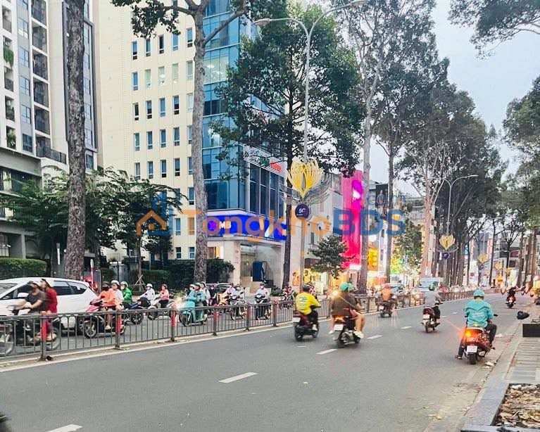 Nhà Quận 10 26m² 8.1 tỷ - Ô tô vào tận nhà hẻm thông