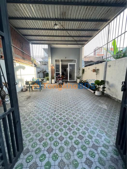 Nhà Tân Đông Hiệp 135m² giá 2,6 tỷ - Ô tô vào sân