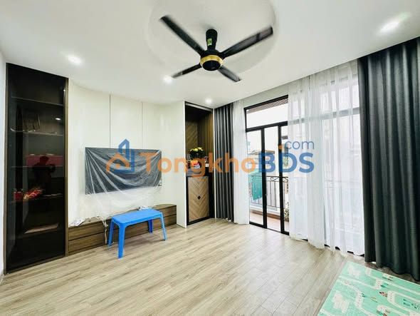 Nhà Phố 8/3 Hai Bà Trưng 52m² 5 Tầng Thang Máy - Ô Tô Đỗ Cửa - 17 Tỷ