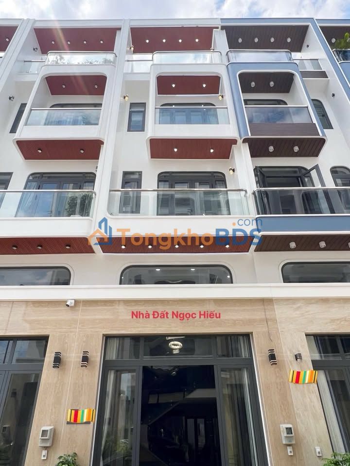 Townhouse Bình Tân 60m² giá 6.8 tỷ - Full nội thất
