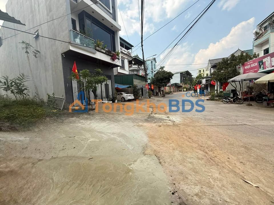 Đất nền Văn Tiến Dũng Sơn La 135m² 1.55 tỷ - Thổ cư 100%