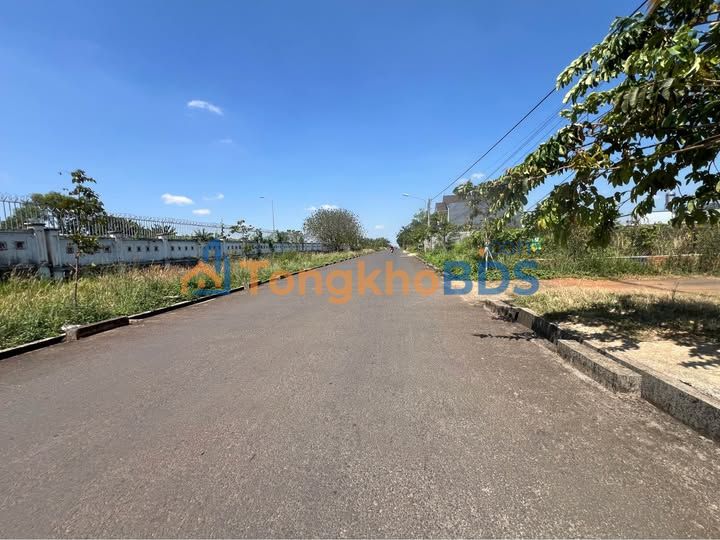 Đất mặt tiền Triệu Quang Phục Đông Hòa 105m² - Đường to ô tô