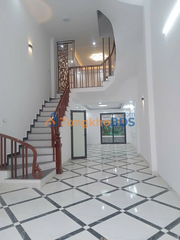 Nhà 5 tầng Ngọc Hồi 55m² - Sổ đỏ vuông vắn, gần BX Nước Ngầm
