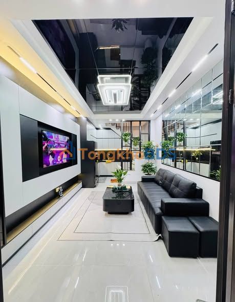 Nhà Đống Đa 27m² giá 8 tỷ - Ô tô vào tận nhà