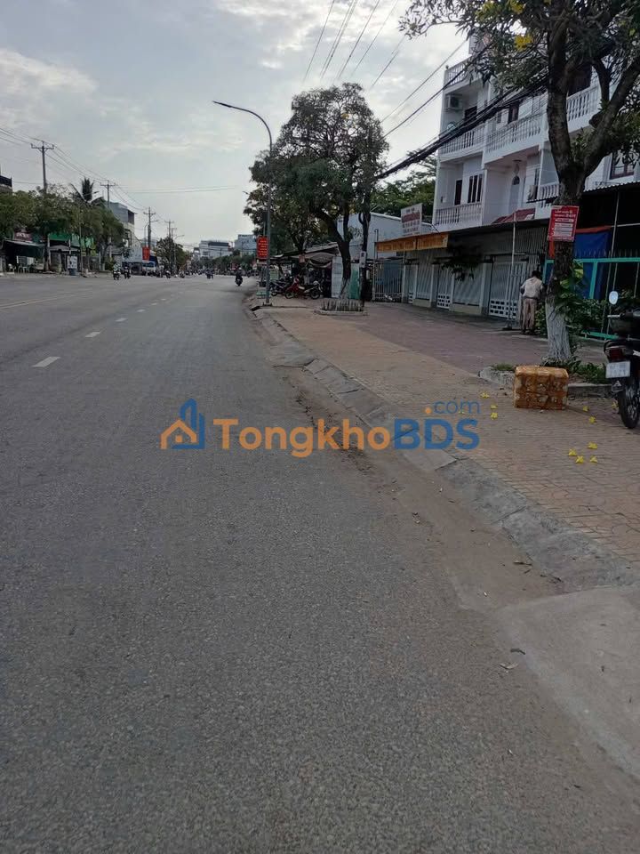 Nhà phố Hà Hoàng Hổ Long Xuyên 68m² 4 tỷ - Mặt tiền kinh doanh