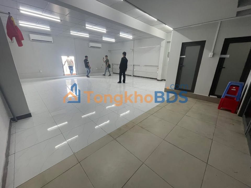 Cho thuê Tòa nhà Mặt tiền P14, Quận 11 - 200m², 7 tầng, Kinh doanh Đắc địa