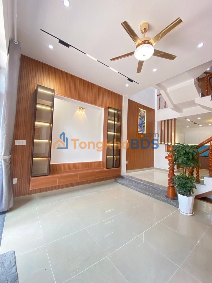 Nhà 3 Tầng 75m² Sổ Đỏ, Vị Trí Vàng Núi Thành - Giá 6 Tỷ
