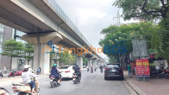 Nhà mặt phố Hào Nam Đống Đa 61m² 21 tỷ - Ô tô vào tận nhà