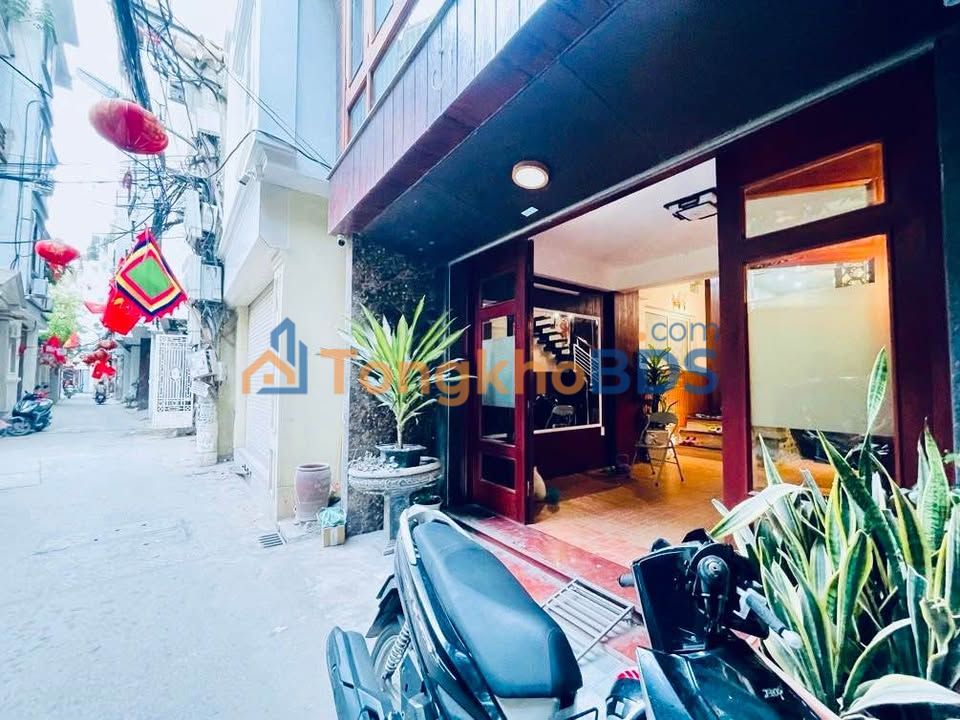 Nhà Hoàng Quốc Việt Cầu Giấy 55m² 18.5 tỷ - Ô tô vào tận nhà