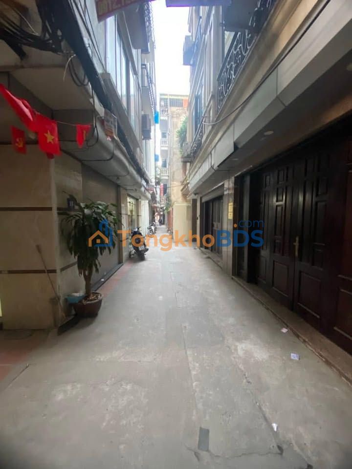 Nhà 31m² Ba Đình - Ô tô tránh, 5 tầng, 8.3 tỷ - Sổ đỏ chính chủ