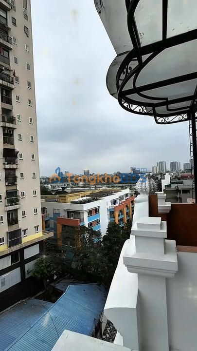 Nhà Tân Cổ Điển 8 Tầng Cạnh Công Viên 3 Quả Đồi - Long Biên