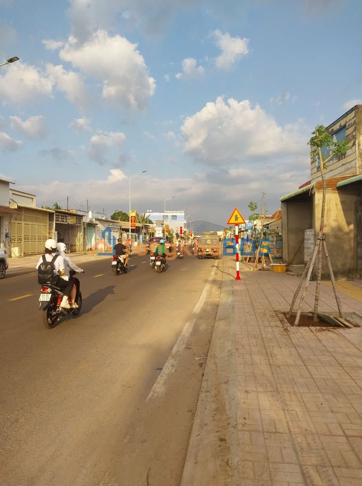 Nhà mặt tiền Duy Tân 257m² 8 tỷ - Mặt tiền kinh doanh