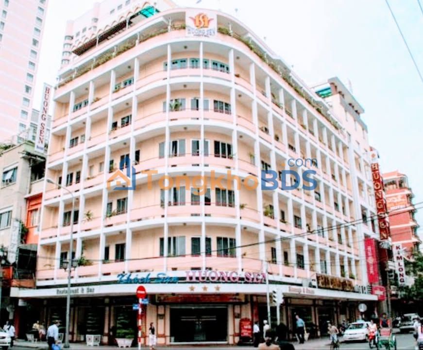 Sân thượng 60-62 Mac Thi Buoi Q1 300m² - Mặt tiền kinh doanh