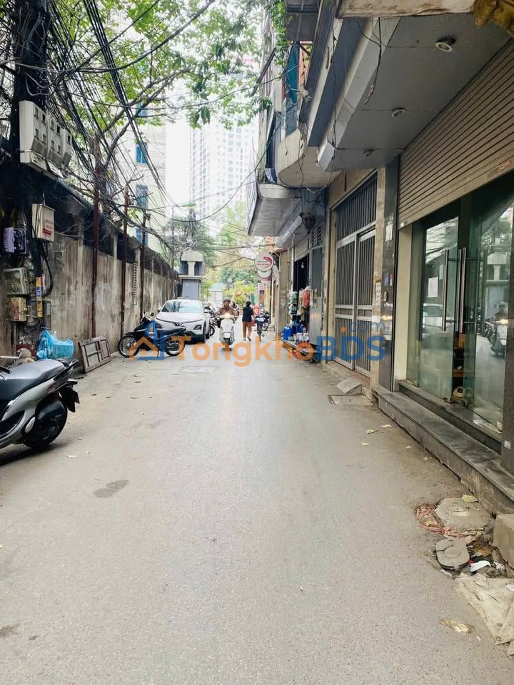 Nhà thuê Cầu Giấy 275m² 22 triệu - Ô tô vào tận nhà