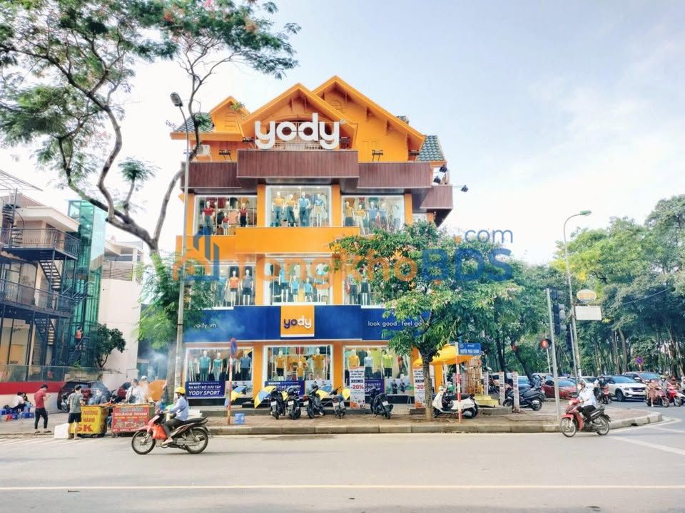 Nhà phố Hoàng Quốc Việt 70m² 70tr - Mặt tiền kinh doanh