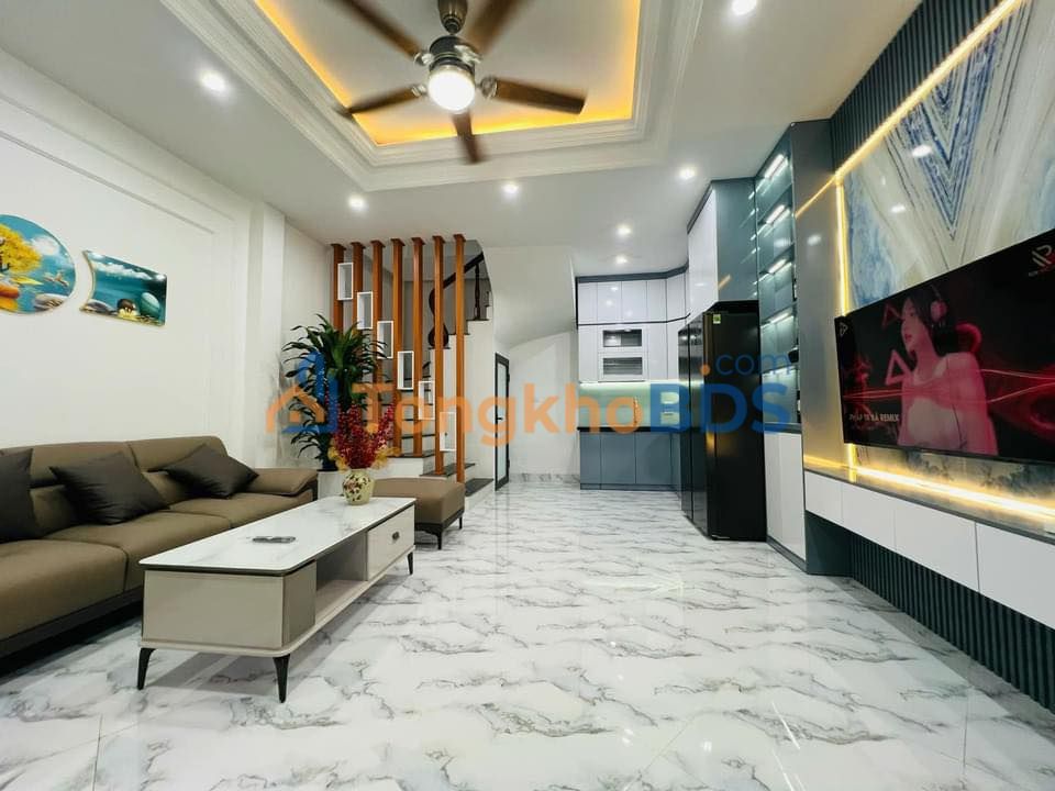 Nhà 5 Tầng Bạch Mai 28m² - Sổ Đỏ Vuông Vắn, Kinh Doanh Tốt