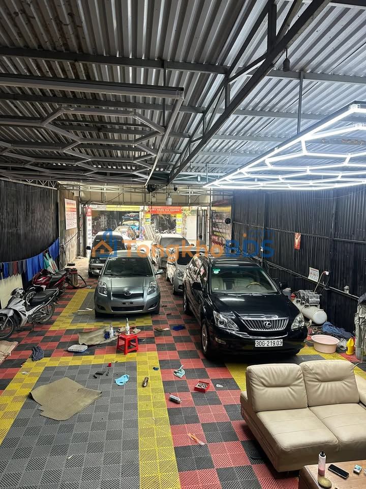Sang nhượng xưởng ô tô mặt phố Nguyễn Hoàng Tôn, Tây Hồ 220m² - Sẵn sàng kinh doanh