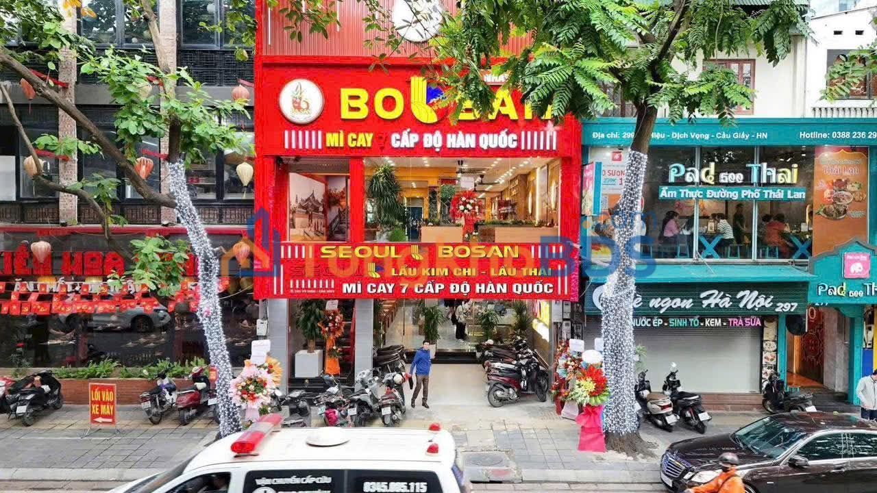 Nhà mặt phố Trung Hoà 150m2 giá 105tr - Ô tô vào tận nhà