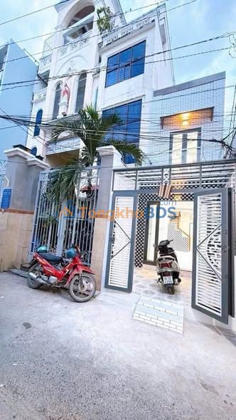 Nhà Góc 2 Mặt Tiền 40m² - Sát Chợ 200, Q4 - Giá 4.55 Tỷ