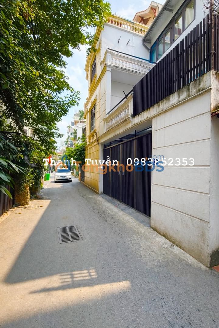 Nhà 100m² nở hậu, ô tô vào nhà, 5 tầng - Ngay Hồ Tây