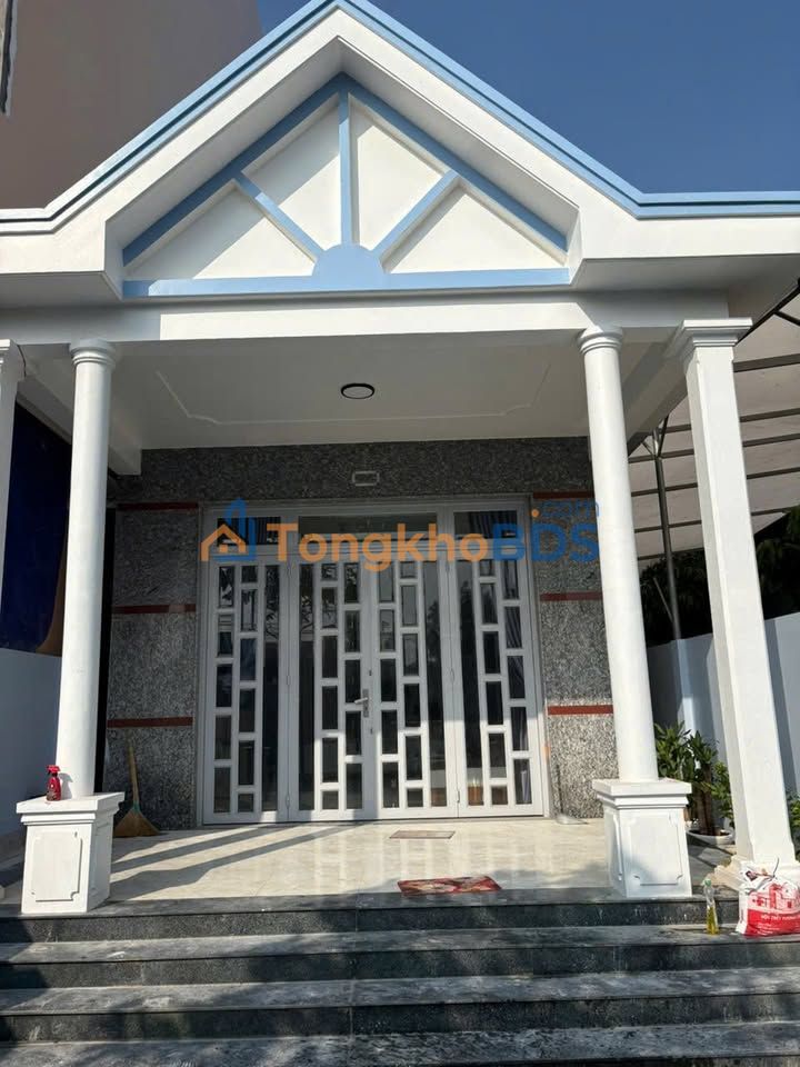 Nhà Mái Thái Sân Ô Tô Cần Giuộc 213m² - Full Nội Thất, Giá Tốt