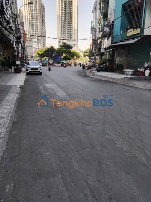 Nhà Mặt Tiền Hẻm 8m Quận 10 - 140m², 3 Tầng - Giá 22 Tỷ