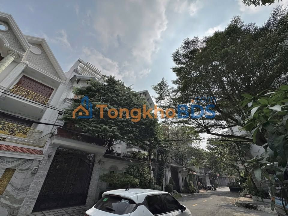Bán Townhouse 160m² Quận 10, 4 Tầng 6PN - Giá 32.99 Tỷ
