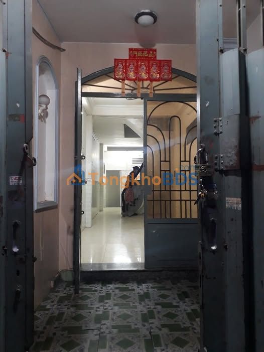 Nhà Nguyên Căn Lạc Long Quân, Tân Bình - 4PN, Hẻm Xe Hơi